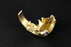 欠けた金の指輪