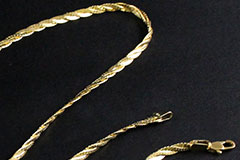 金のネックレス